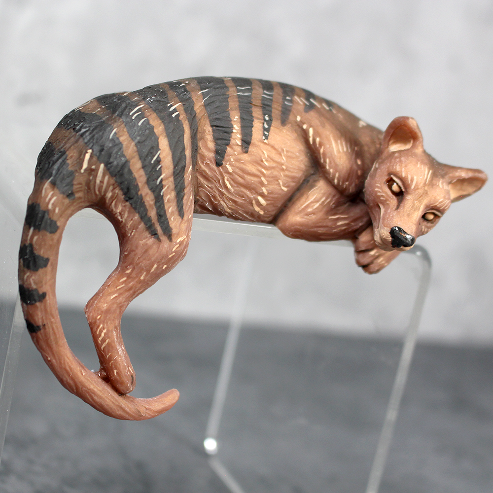 Thylacine Shelf Sitter