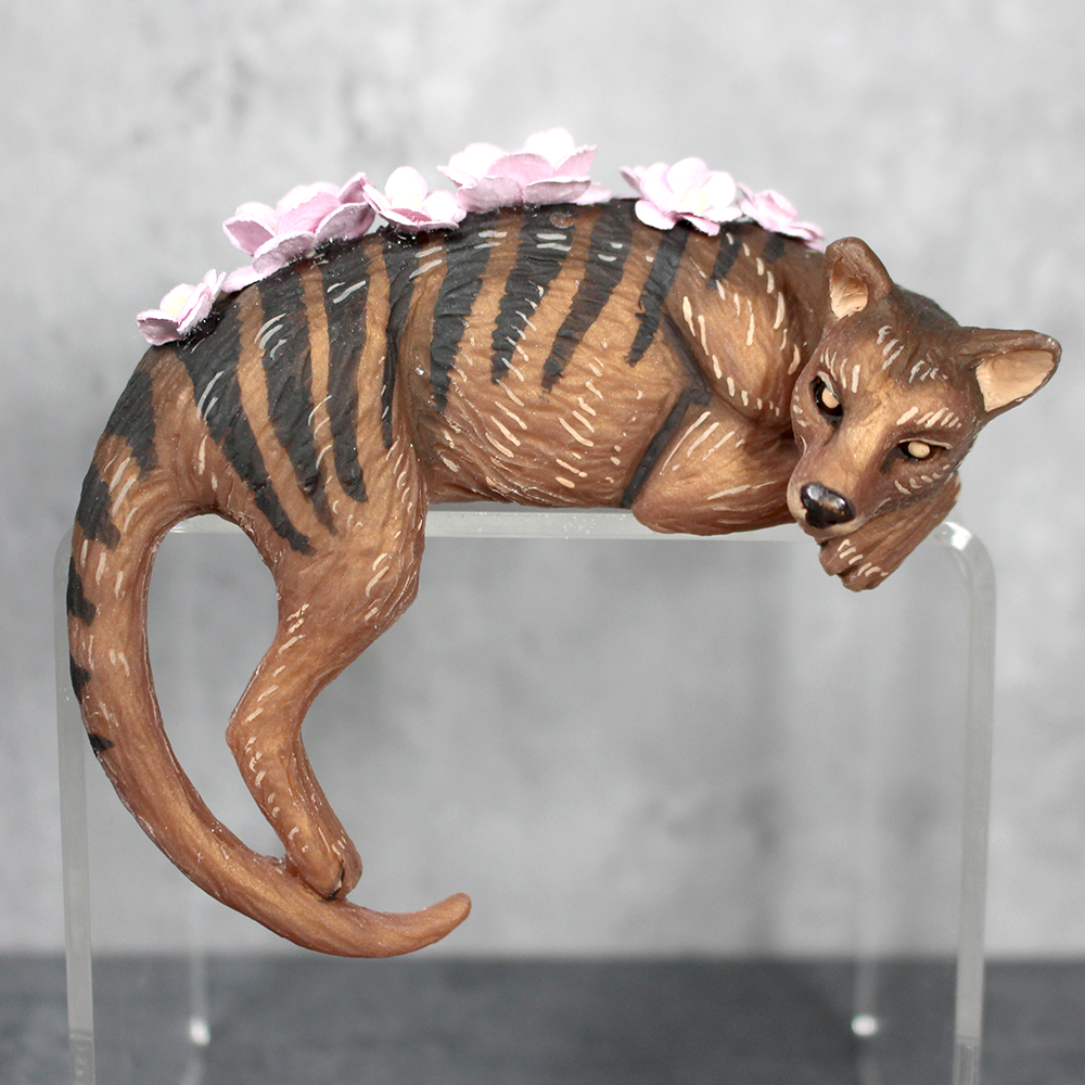 Thylacine Shelf Sitter